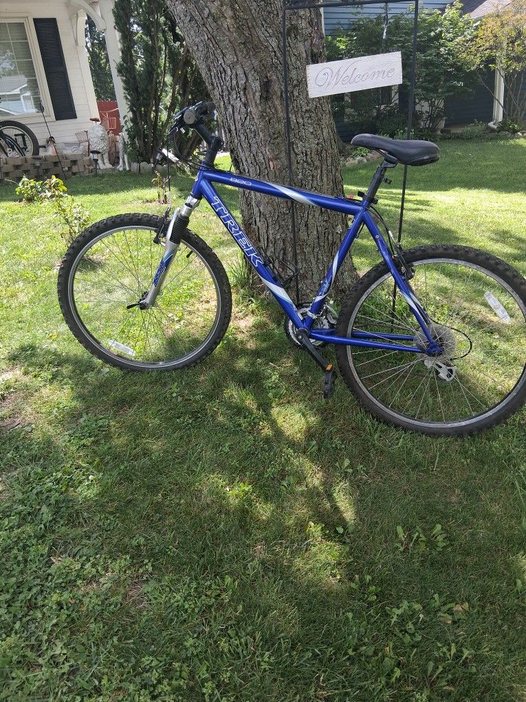 TREK. 820. 49.5 CM