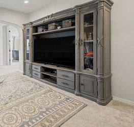 Entertainment center