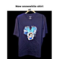 New women’s Snow White size extra large