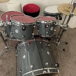 Drum set DW with all DW hardware 