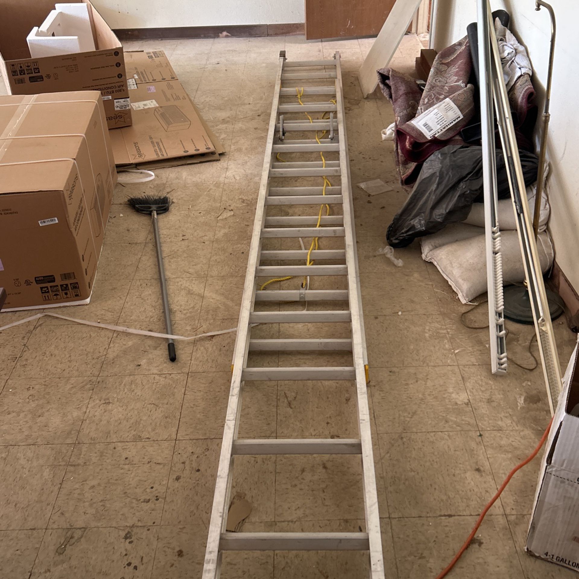 Louisville 24 Ft Ladder Great Shape