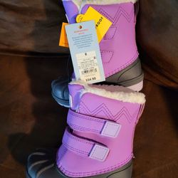 BRAND NEW SNOW ❄️ BOOTS 