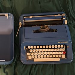 Vintage Sears BLUE & White MCM Achiever Manual Portable Typewriter with Case
