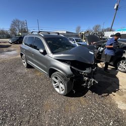 2014 Volkswagen Tiguan - Parts Only #PB8