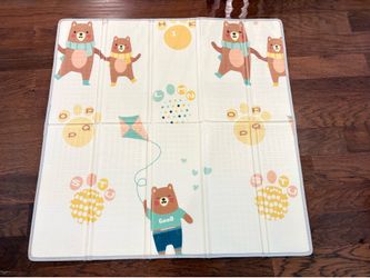 Foldable playmat
