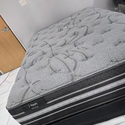 Queen Sizes Mattress And Box Spring 