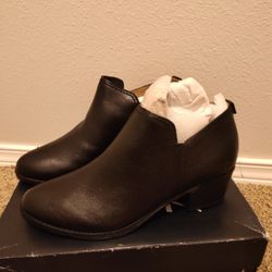 Brand New Naturalizer Zarie , Black Leather Bootie 81/2M