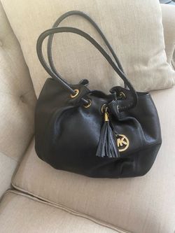 Michael kors black pebble. Leather