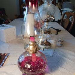 REALLY Unique Looking VINTAGE Oil LAMP  Works Great 