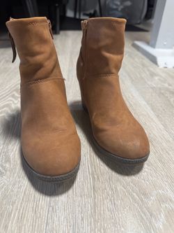 Camel boots size 6