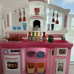 Step2 Fun with Friends Kids Kitchen Playset, Indoor/Outdoor Kitchenette, Interactive Play
