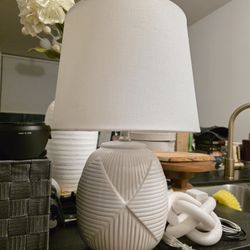 ValueLights Harrison Shade Geometric Ribbed Pattern Gloss Table Lamp