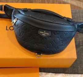 New Louis V Crossbody Black Fanny Bag