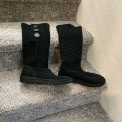 Authentic Uggs  Size 9 Color black 