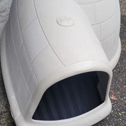Brand new Igloo dog house