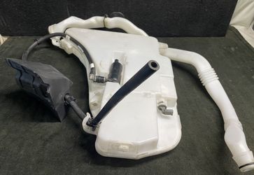 2009-12 BMW 750 OEM WINDOW WASHER RESEVIOUR