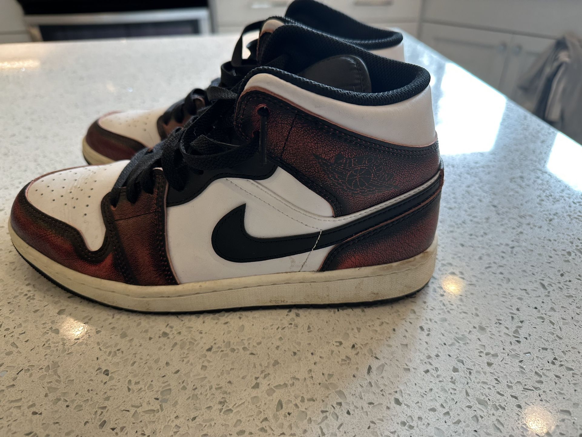 Nike Jordan 1 Mid SE Black Infrared Size 9
