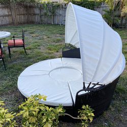 Patio Daybed with Canopy