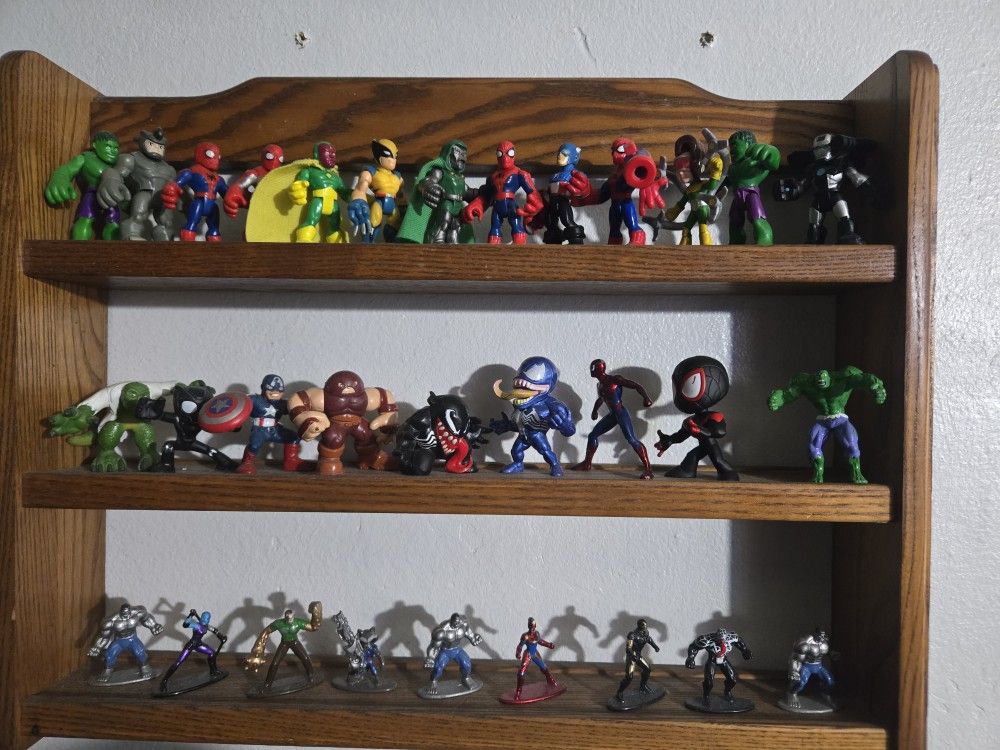 31 Marvel Miniature Toys Collectable