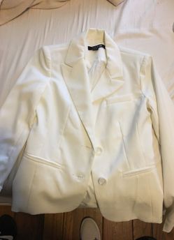 White fitted blazer