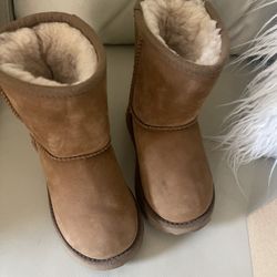 UGG