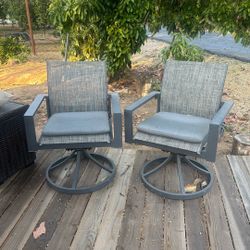 4 Outdoor Seats