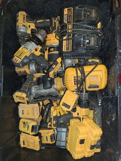 BIG DEWALT BUNDLE ALL ITEAMS LISTED