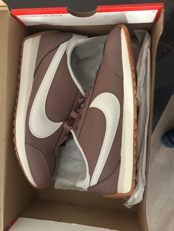 Brand new Nike 8.5 woman