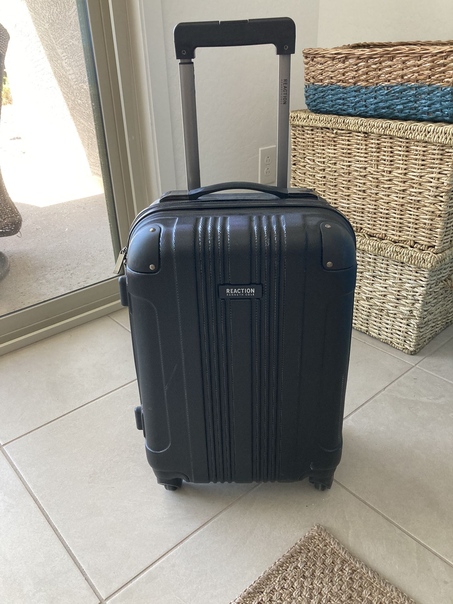 Kenneth Cole Reaction Carry On Black SuitCase