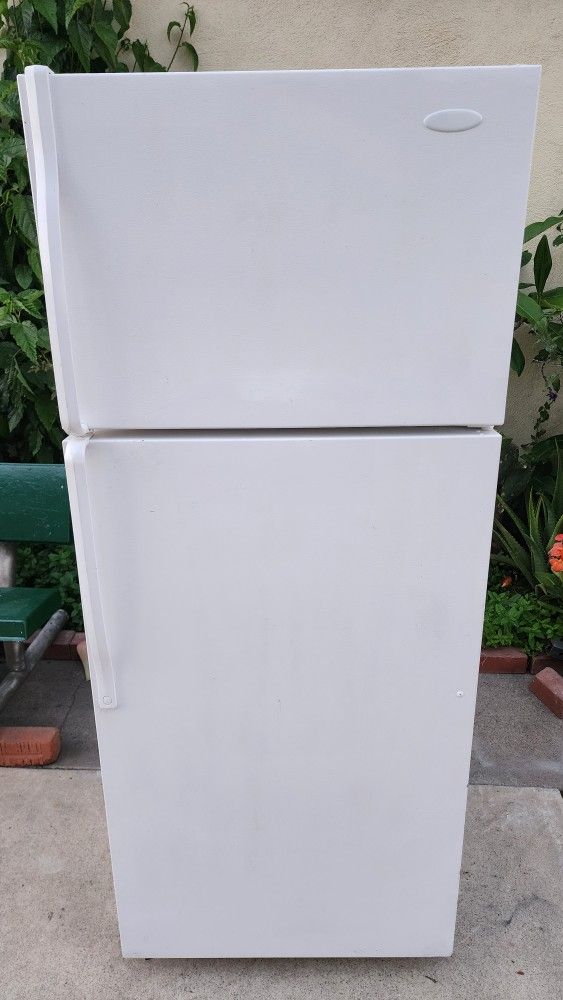 Precioso Refrigerador Whirlpool Seminuevo Listo Para Usar Super Limpio Lo Tengo Conectado Para Que Lo Mires Que Trabaja Bien $180