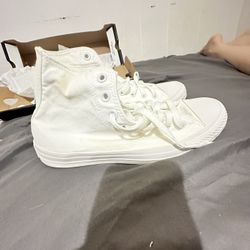 Converse Size 9 Men’s