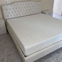 Queen Platform Bed white 