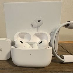 PRICE IS NEGOTIABLE APPLE AIRPODS PRO 2ND GENERATION W/CHARGING CASE 