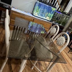 Dinning Table With 4 Chair $60