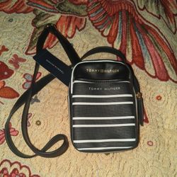 NWT Tommy Hilfiger Crossbody Purse 