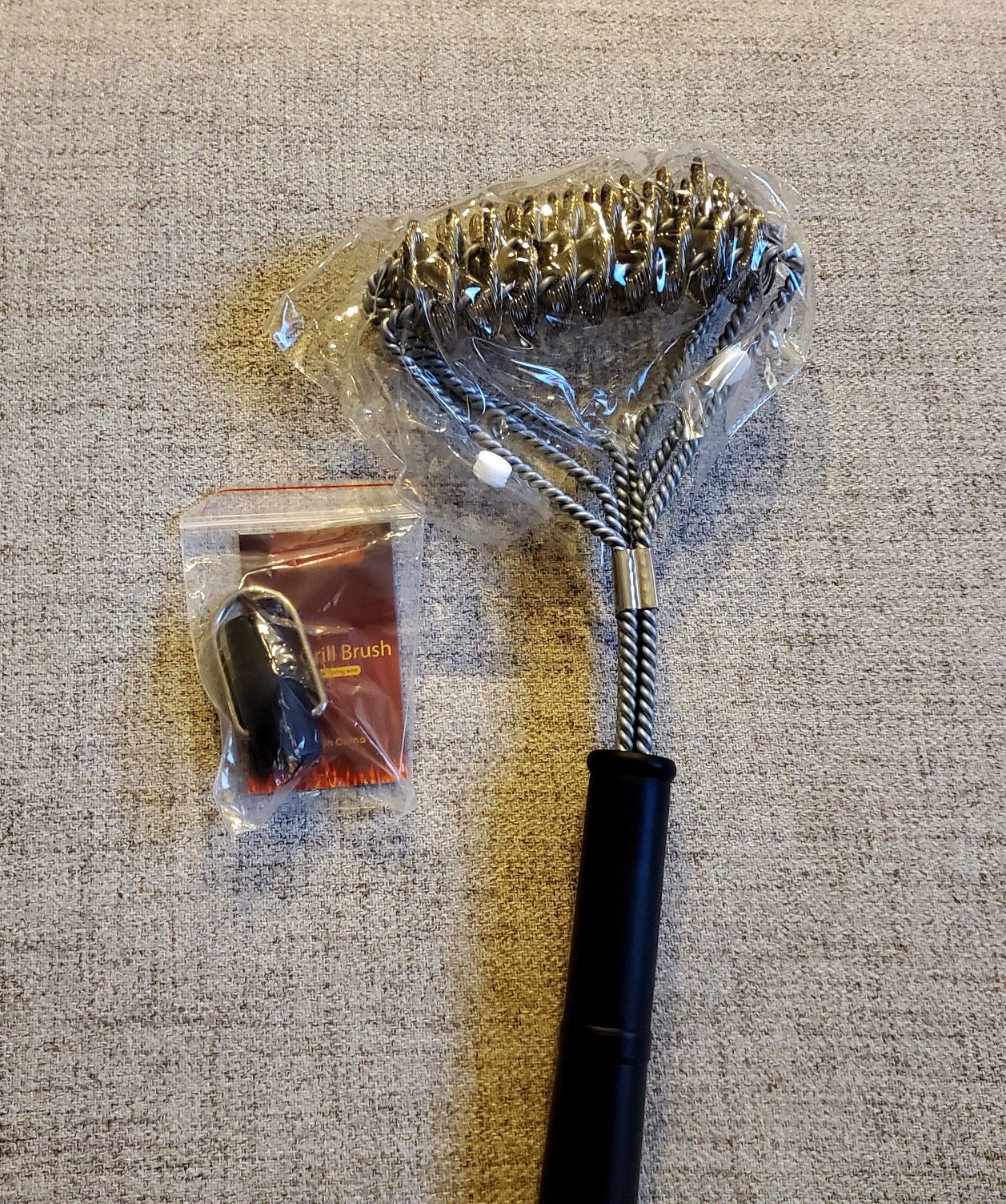 Iregro BBQ Grill Brush For Cleaning The Barbecue