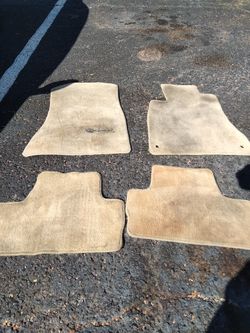 Lexus IS Floor Mats & 3 CENTER Caps.
