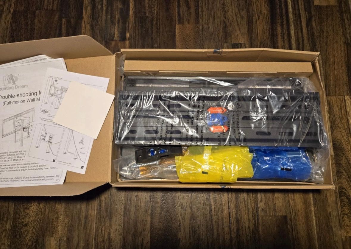 New Full Motion TV Wall Mount For 32"-65" TV's