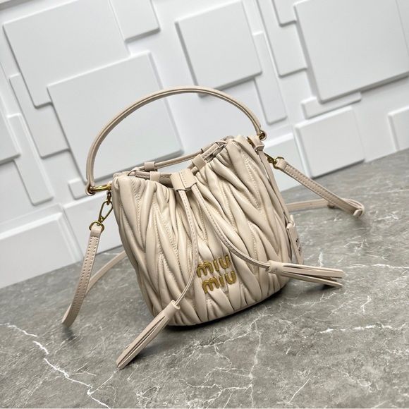 MIU MIU new women's classic retro texture elegant exquisite handbag
