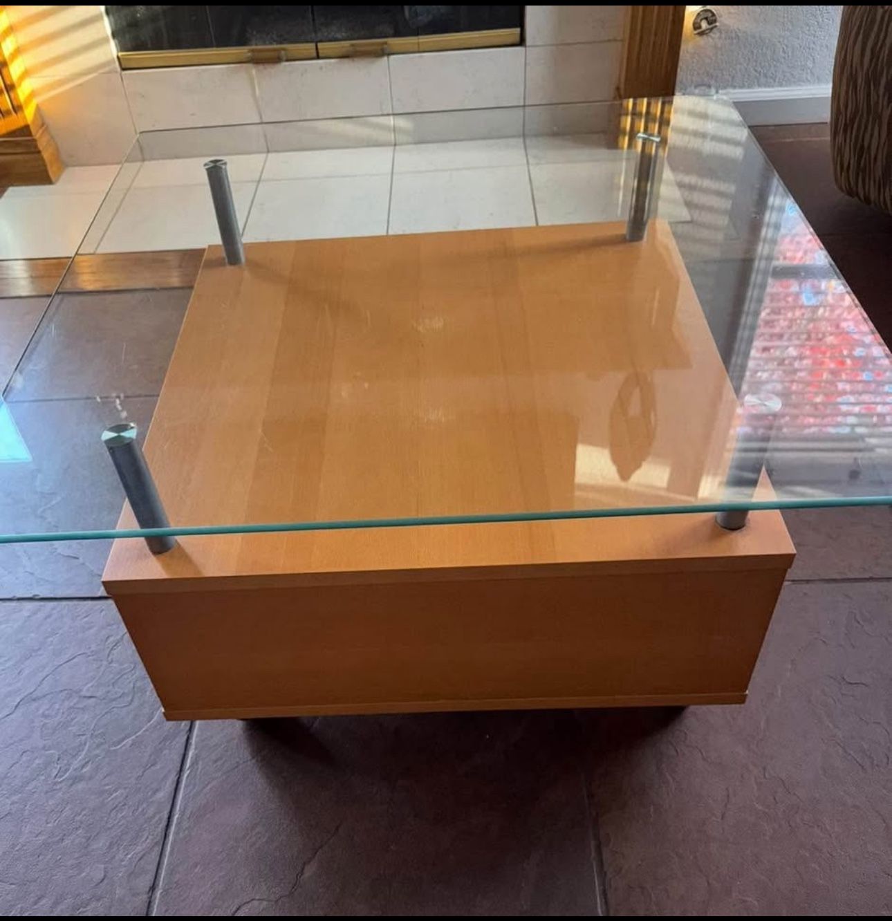 Coffee table/ Excellent Condition