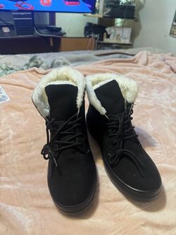 Ladies snow Boots size 9 or 10