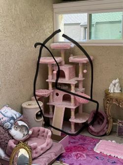 Free almost new cat condo