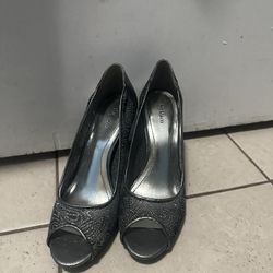 Size6 Women high heels in very good condition, pu near Tully and Monterey SJ CA 95112