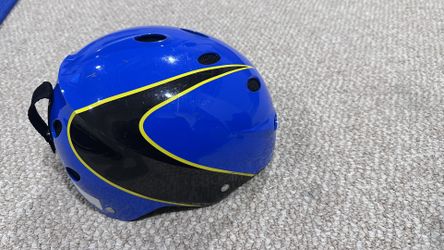 Ski helmet - kids size Small - barely used 