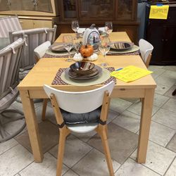 Table With 4 Chairs 