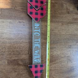 Shipping Available: Wooden Rustic Arrow Wall Decor 