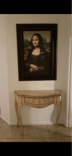 Mona Lisa and entry table
