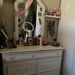 Dresser With Mirror