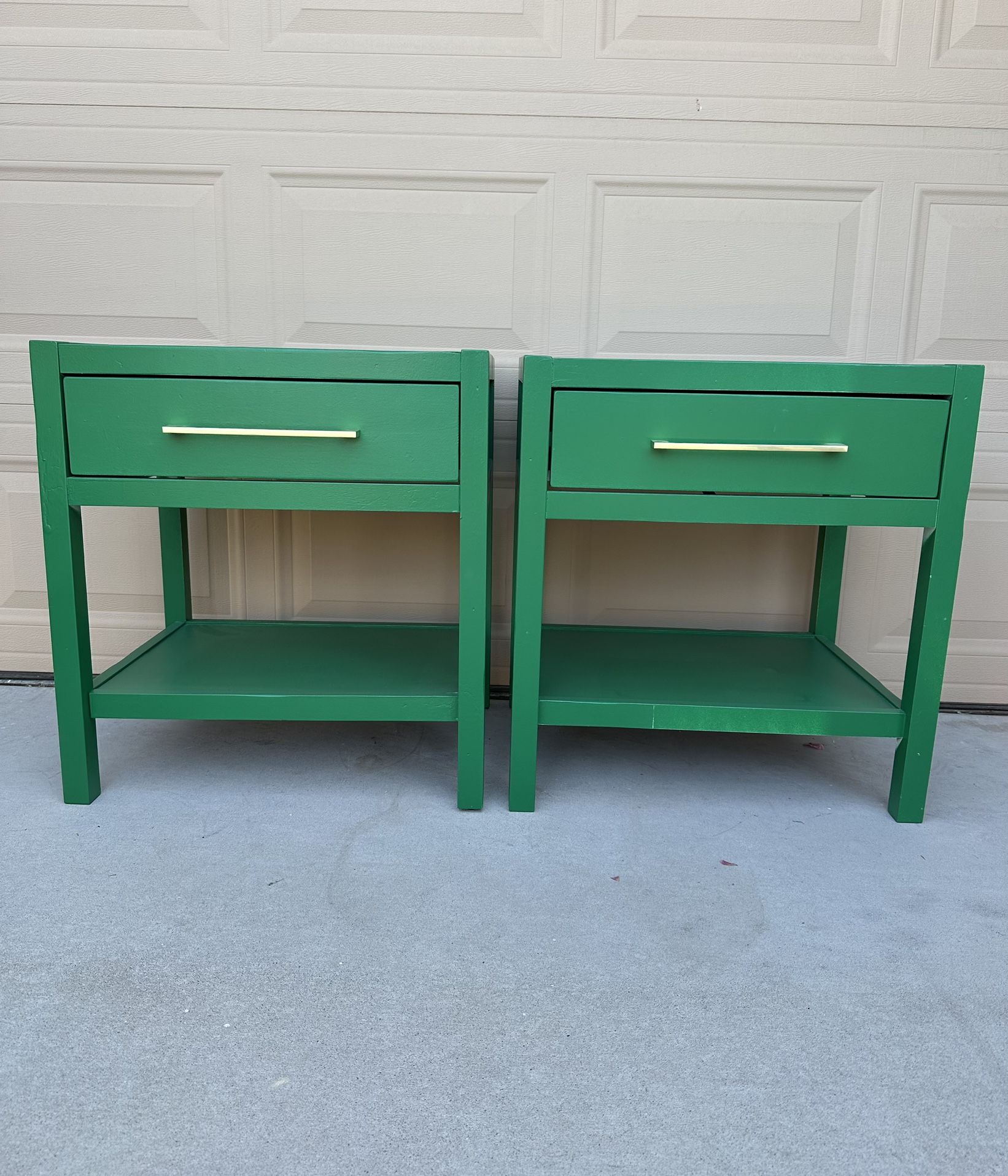 (2) Nght Stands