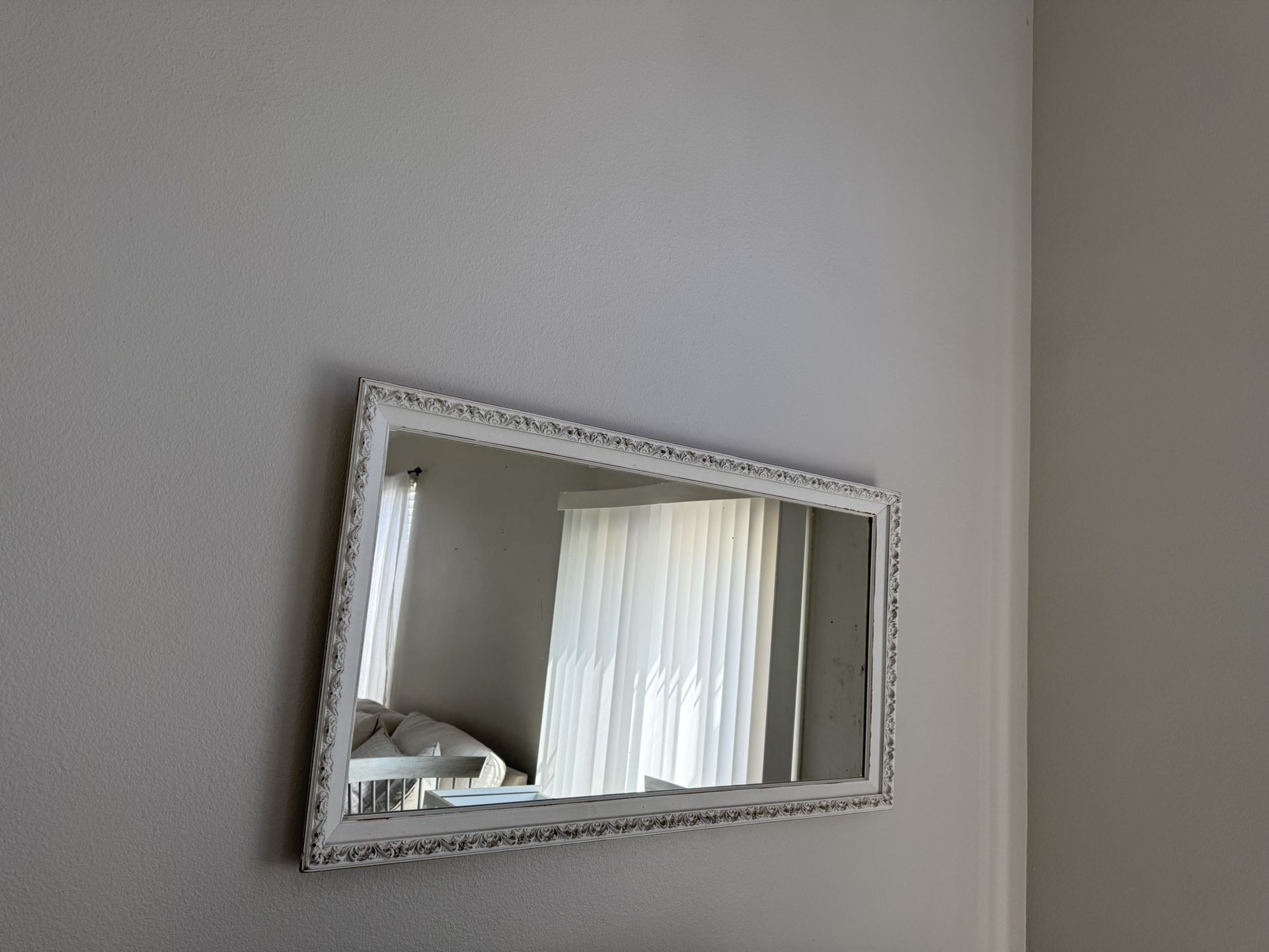White Mirrors 